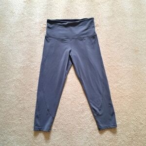 Tuff Athlwtics 3/4 Leggings Grey Activewear Bottoms Size Small Cropped Leggings